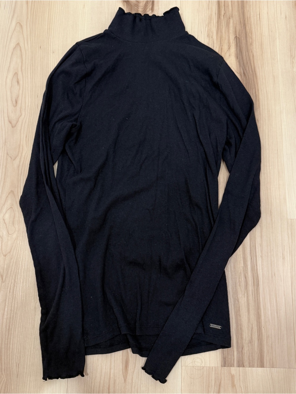 Hollister Mockneck black top